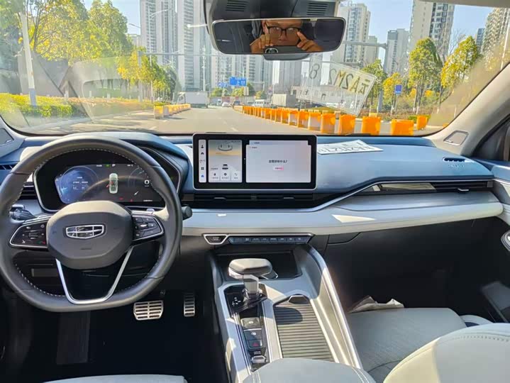 Фото 6 - Geely Preface