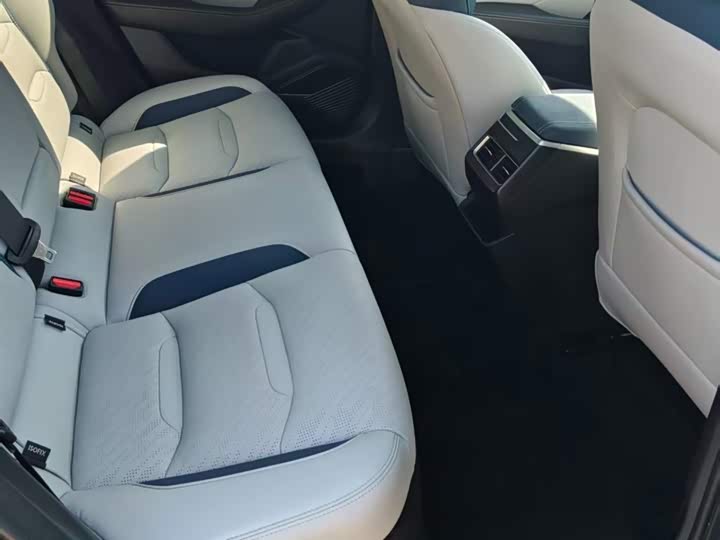 Фото 9 - Geely Preface