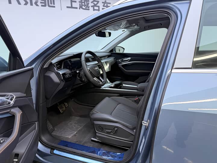 Фото 9 - Audi e-tron