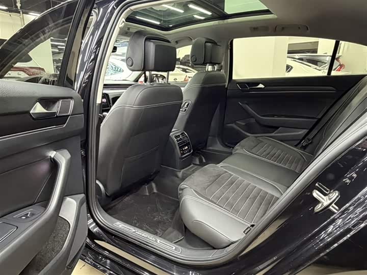 Фото 2 - Volkswagen Magotan