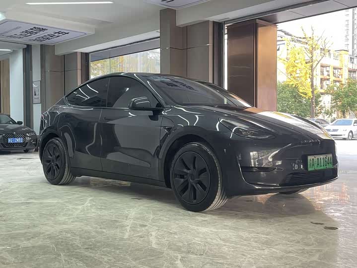 Фото 3 - Tesla Model Y