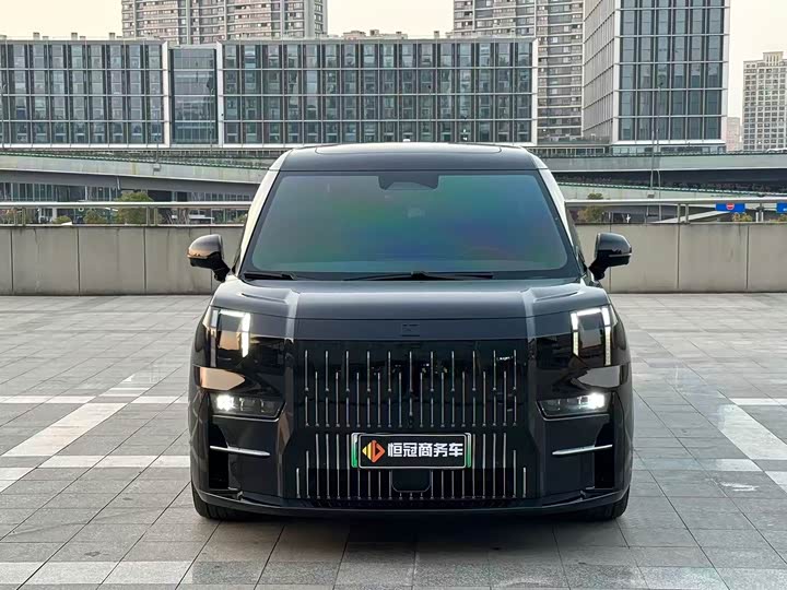 Фото 2 - Zeekr 009