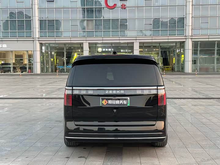 Фото 7 - Zeekr 009