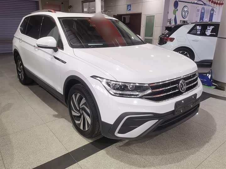 Фото 4 - Volkswagen Tiguan L Pro