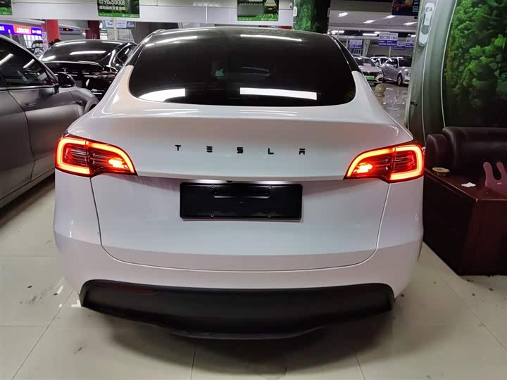 Фото 6 - Tesla Model Y