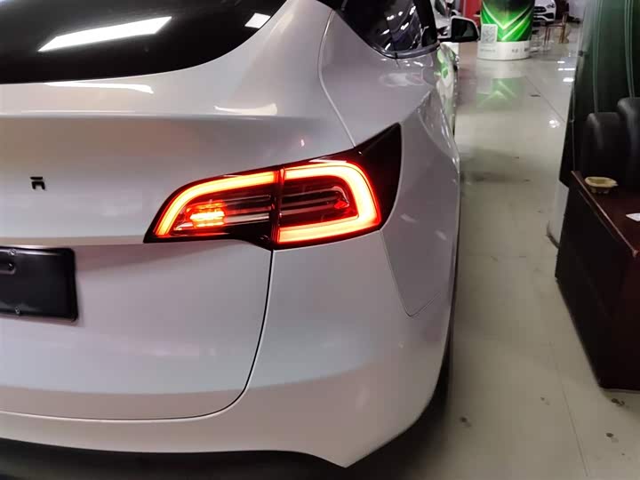 Фото 8 - Tesla Model Y