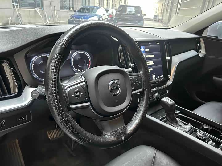 Фото 2 - Tesla Model 3