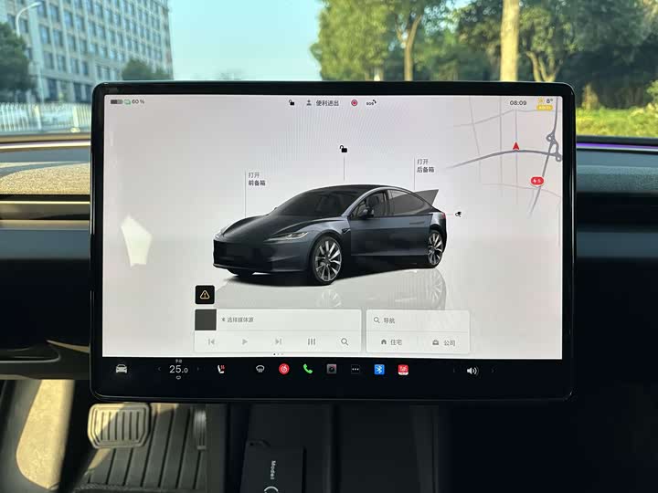 Фото 3 - Tesla Model 3