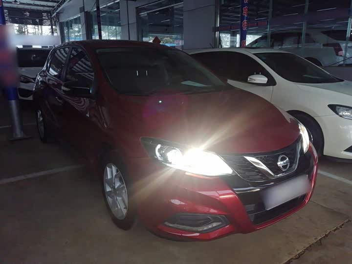 Фото 4 - Nissan Tiida