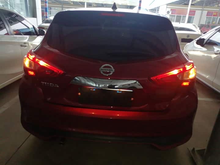 Фото 6 - Nissan Tiida