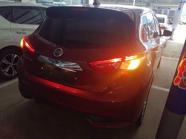 Фото 7 - Nissan Tiida