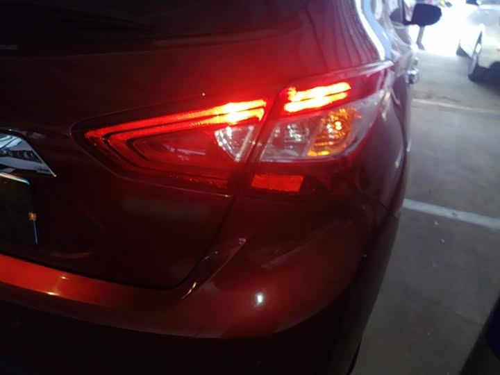 Фото 8 - Nissan Tiida