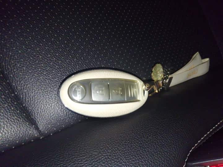 Фото 9 - Nissan Tiida