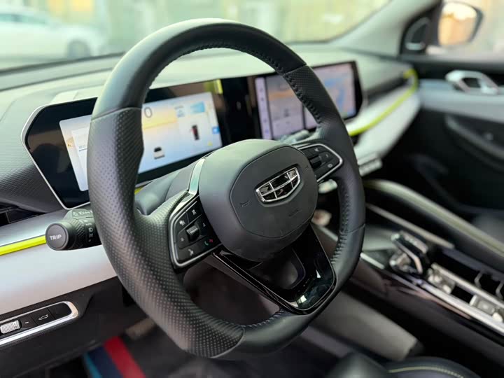 Фото 6 - Geely Coolray