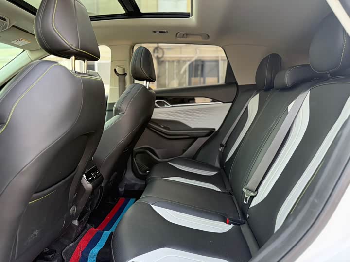 Фото 7 - Geely Coolray