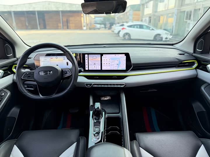 Фото 8 - Geely Coolray