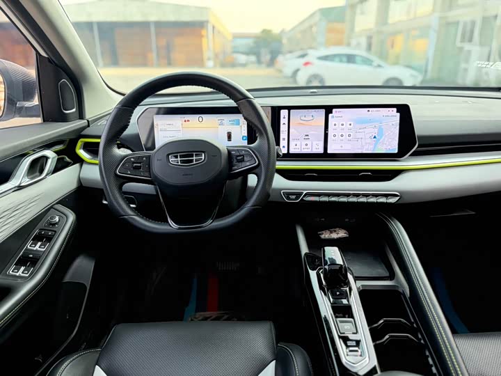 Фото 9 - Geely Coolray