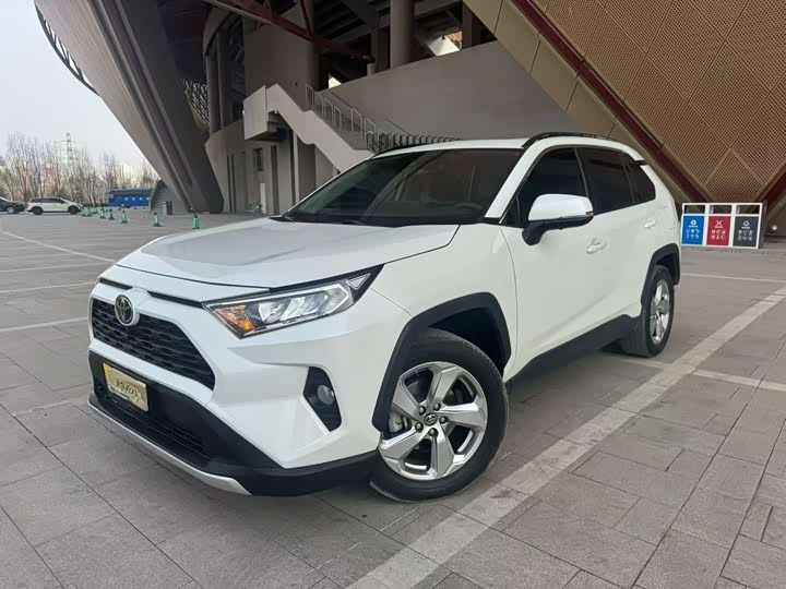 Фото 1 - Toyota RAV4