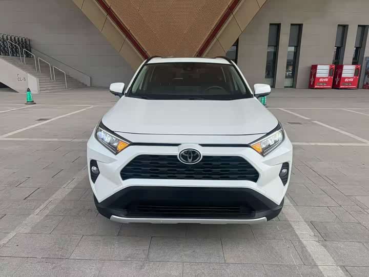 Фото 2 - Toyota RAV4