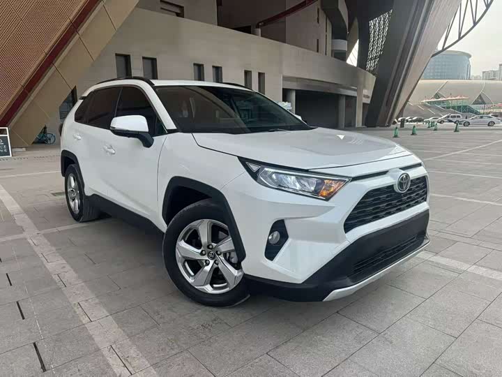 Фото 3 - Toyota RAV4