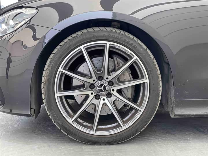 Фото 4 - Mercedes-Benz E-Class