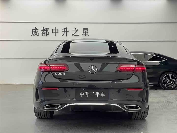 Фото 5 - Mercedes-Benz E-Class