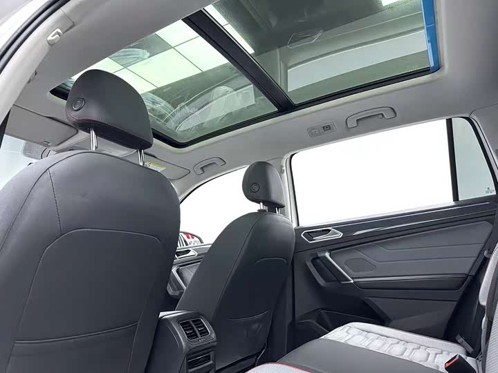 Фото 4 - Volkswagen Tiguan L Pro