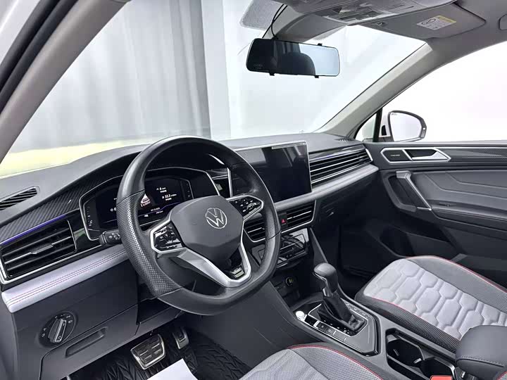 Фото 7 - Volkswagen Tiguan L Pro