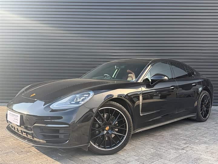 Фото 2 - Porsche Panamera