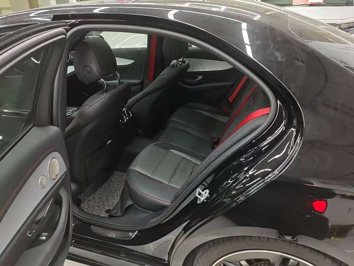 Фото 3 - Mercedes-Benz E-Class AMG