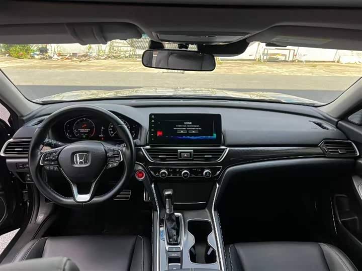 Фото 4 - Honda Accord
