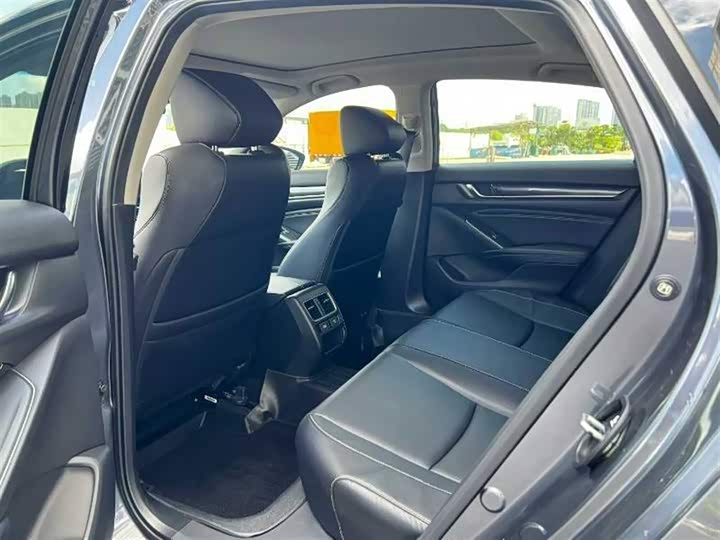 Фото 6 - Honda Accord