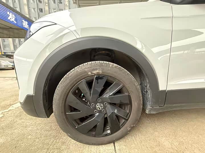 Фото 7 - Volkswagen Tharu