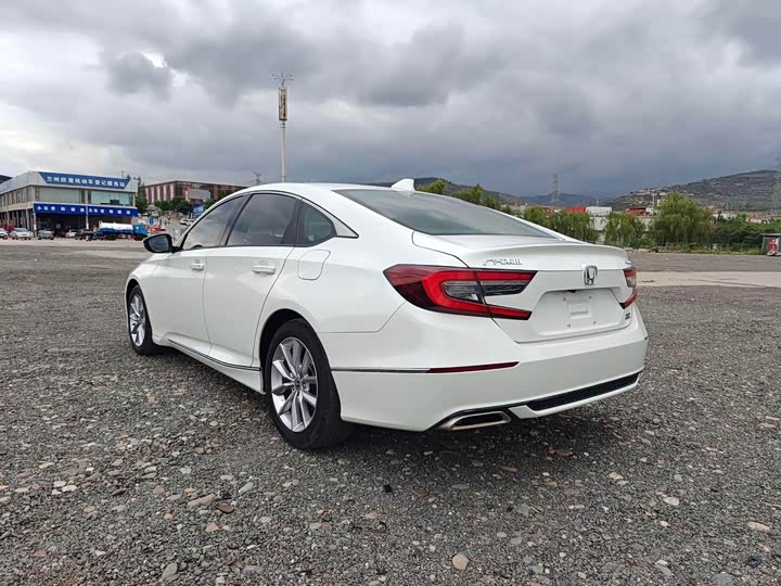 Фото 4 - Honda Accord