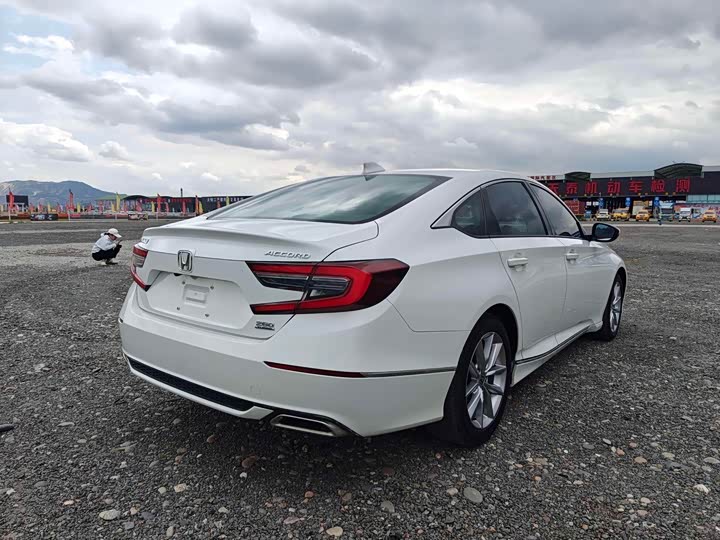 Фото 6 - Honda Accord