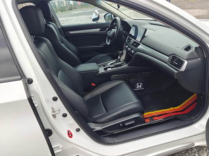 Фото 8 - Honda Accord