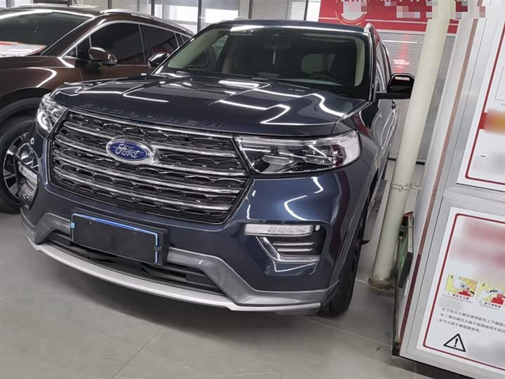 Фото 2 - Ford Explorer