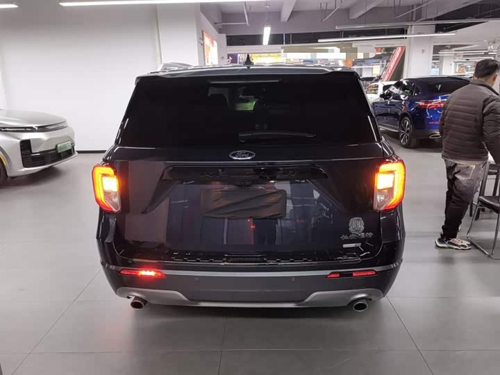 Фото 6 - Ford Explorer