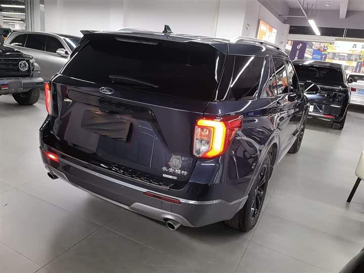 Фото 7 - Ford Explorer