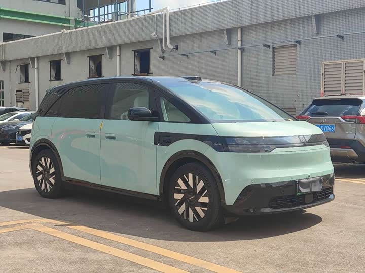 Фото 3 - Zeekr Mix