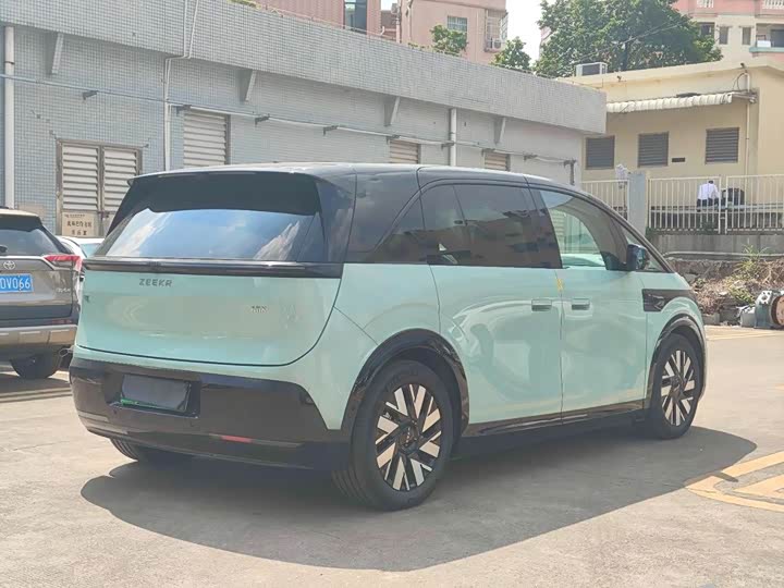 Фото 4 - Zeekr Mix