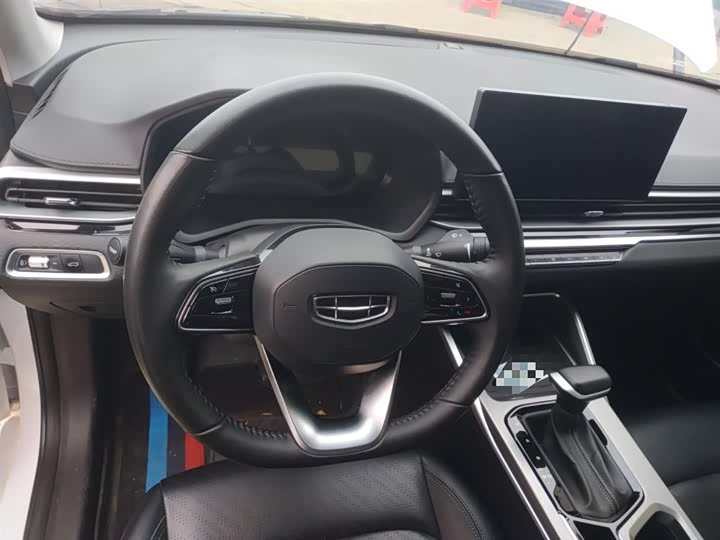 Фото 3 - Geely Emgrand