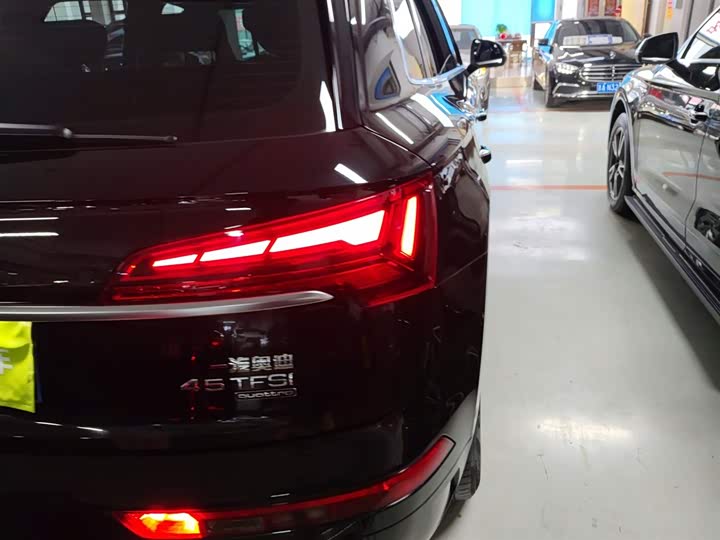 Фото 8 - Audi Q5L