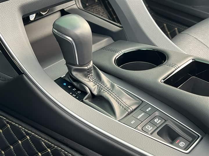 Фото 6 - Toyota Avalon