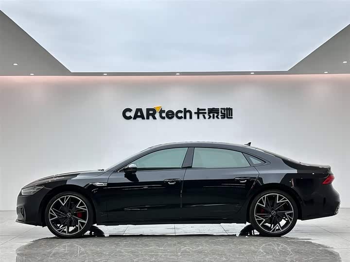 Фото 2 - Audi A7L