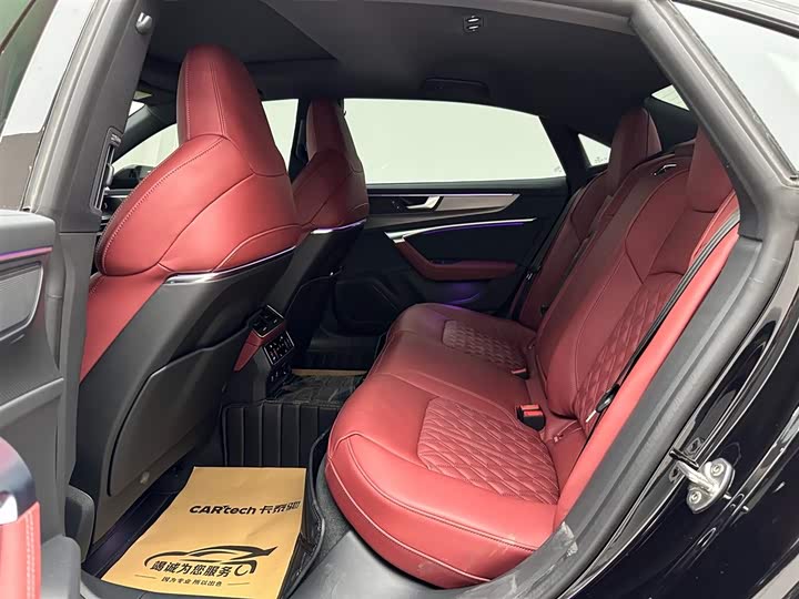 Фото 9 - Audi A7L