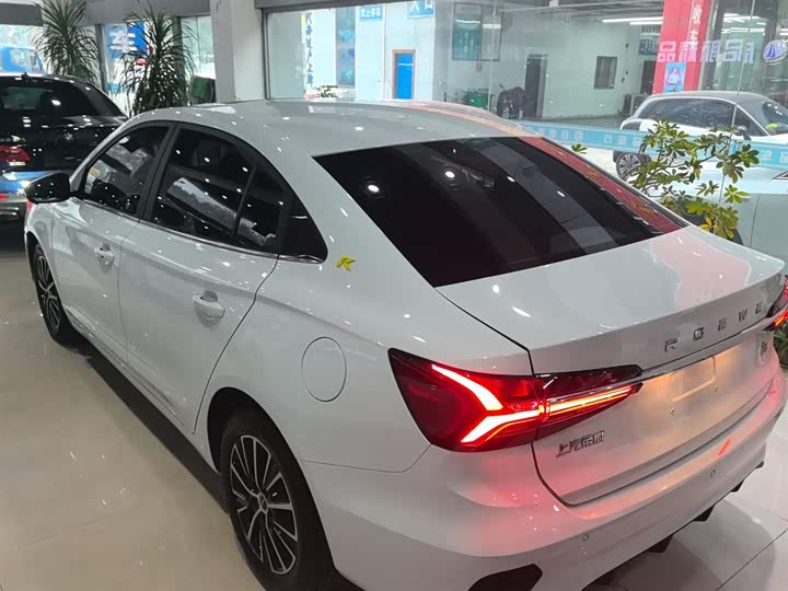 Фото 5 - Roewe i5