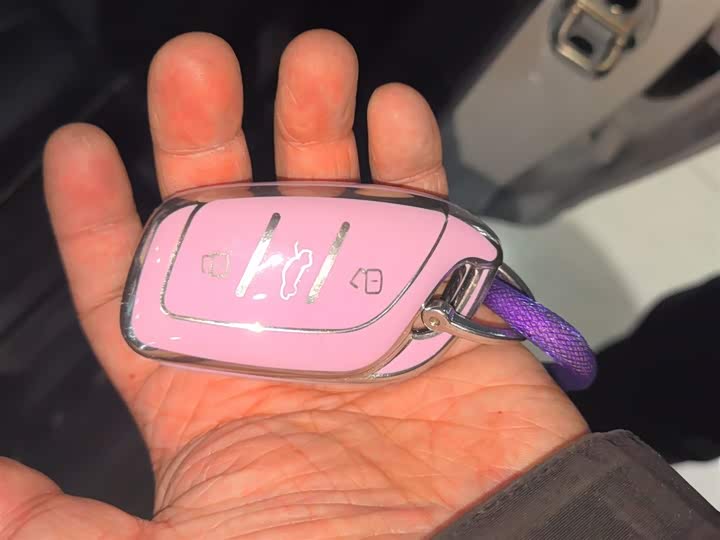 Фото 9 - Roewe i5