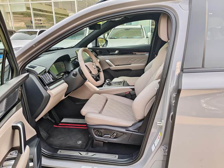 Фото 8 - BYD Tang Hybrid/EV