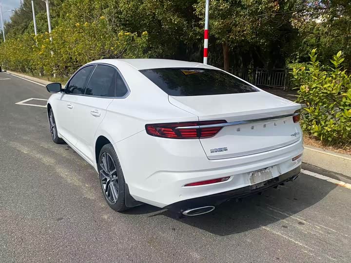 Фото 7 - Geely Preface